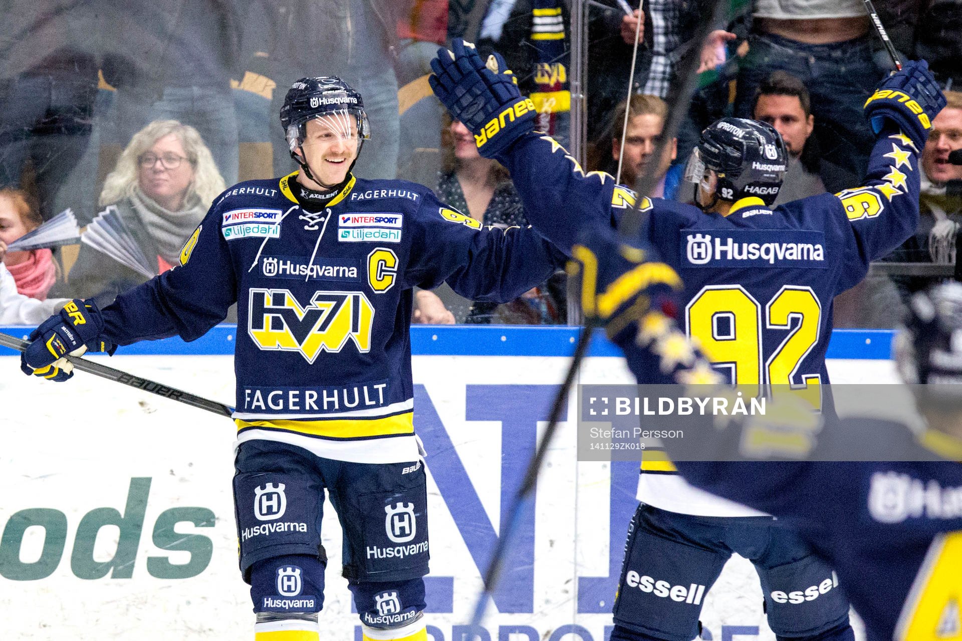s Ted Brithén, Teemu Laine och Chris Campoli jublar