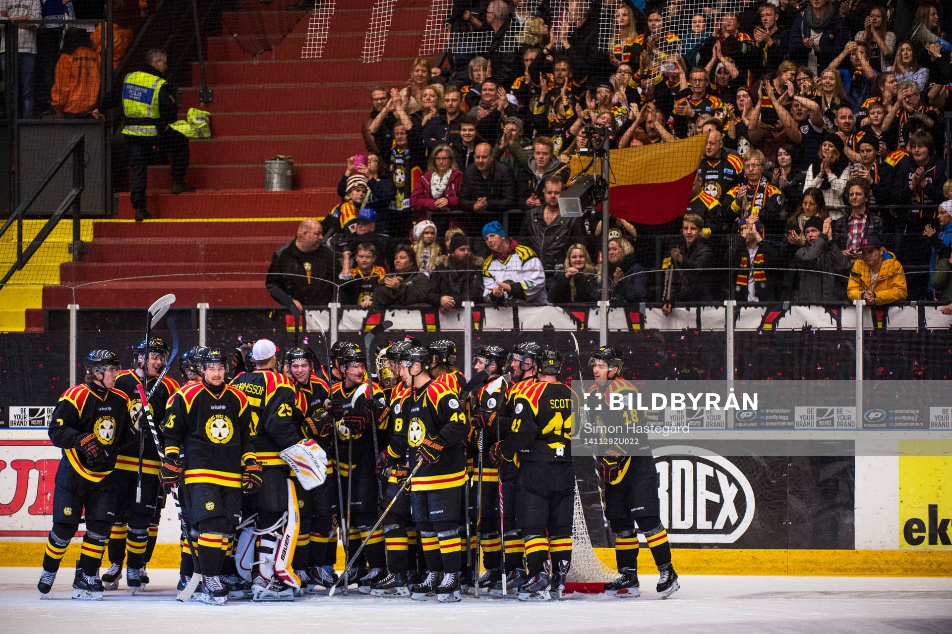 Brynäs spelare och publikn jublar