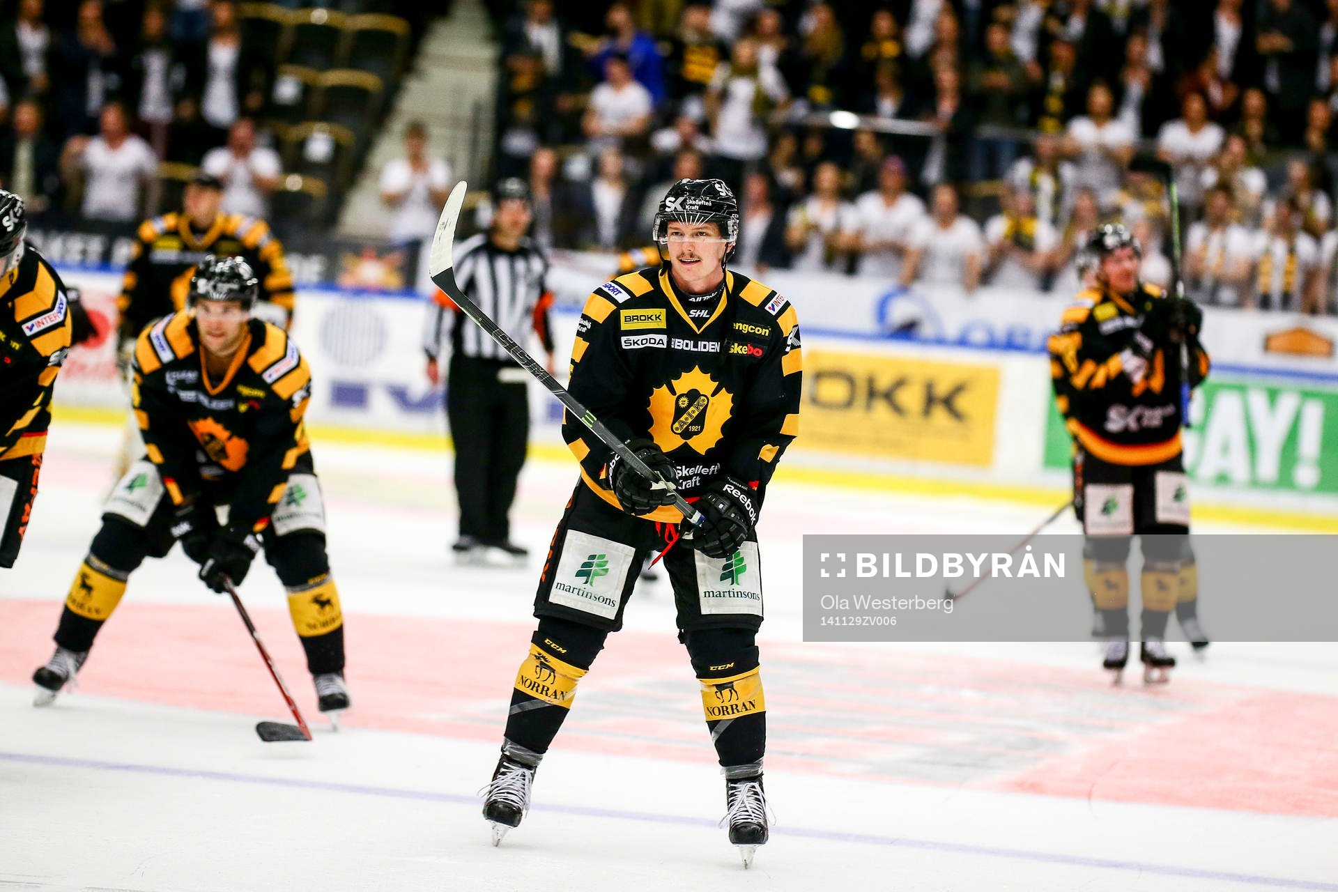 Skellefteå tackar publiken och Patrik Zackrisson  jublar