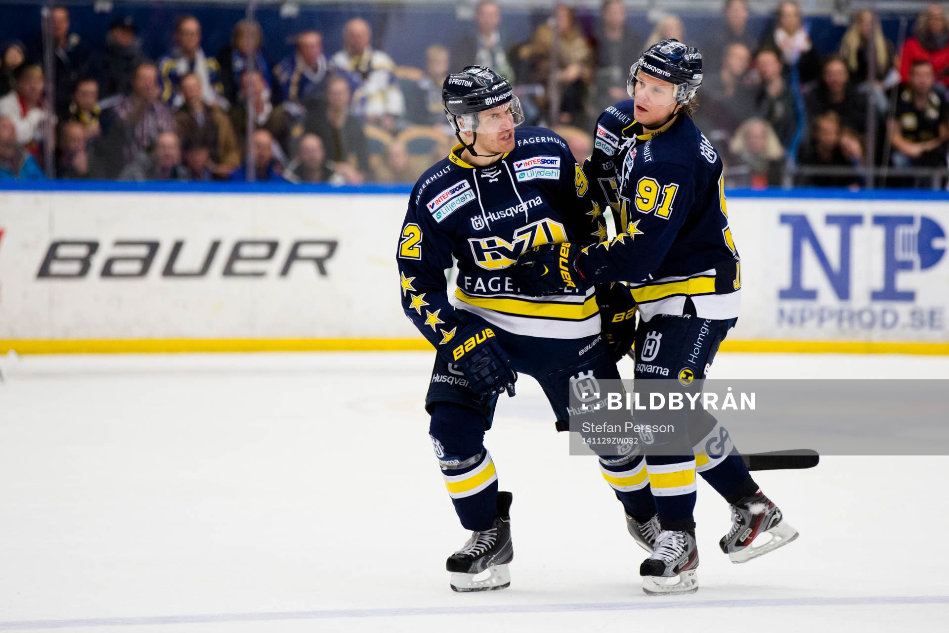 s Teemu Laine arg på domaren Wolmer Edqvist (ej i bild)