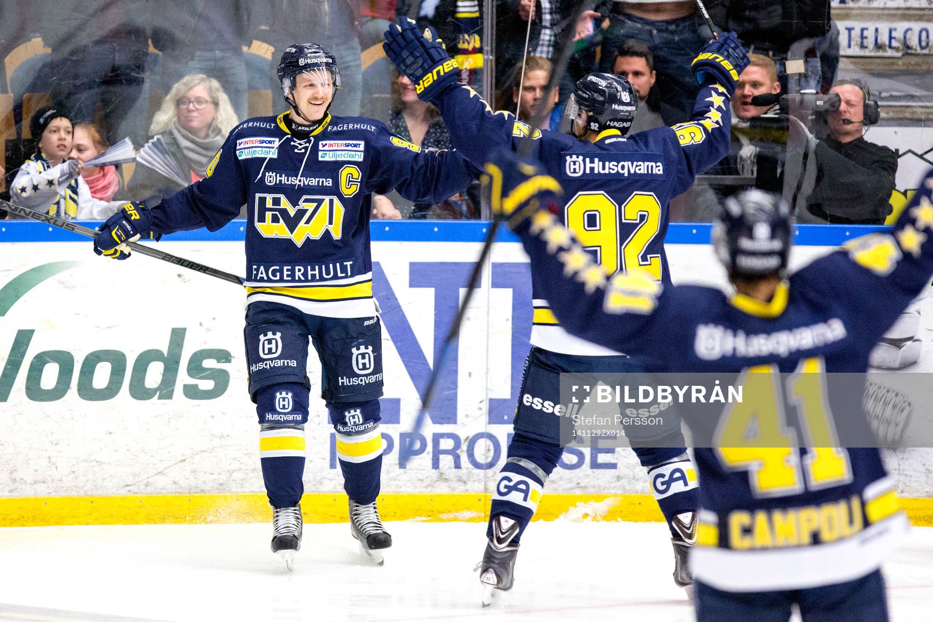 s Ted Brithén, Teemu Laine och Chris Campoli jublar