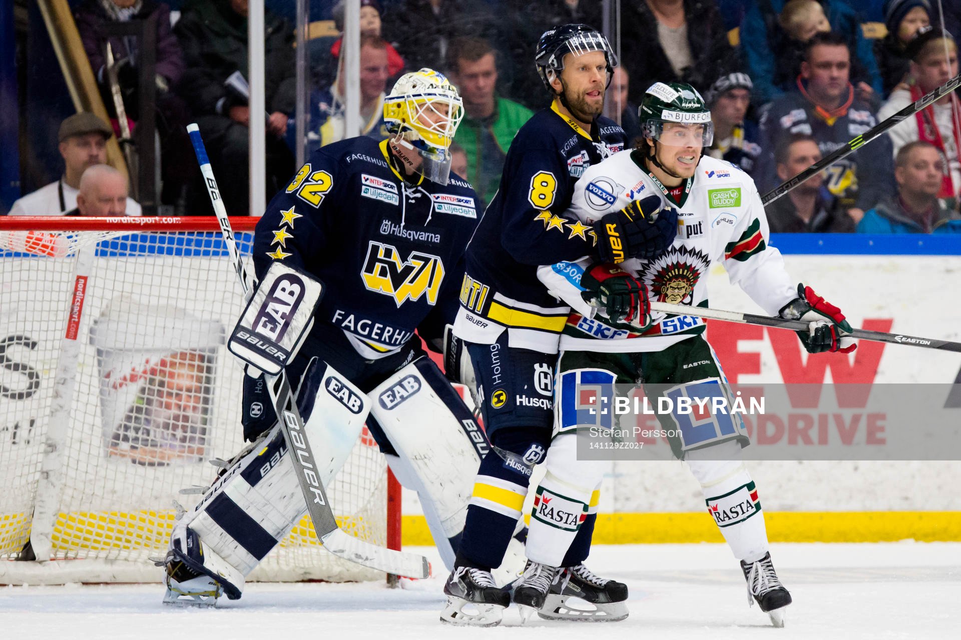 s Jere Karalahti framför eget mål