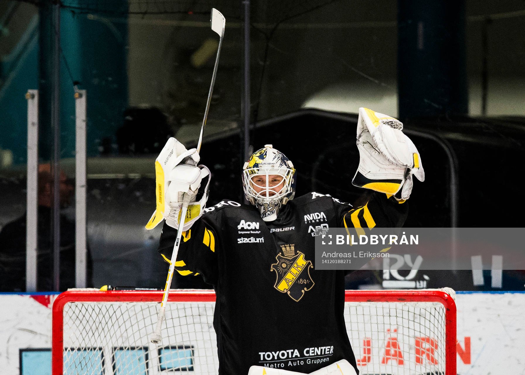 s målvakt Robin Rahm jublar