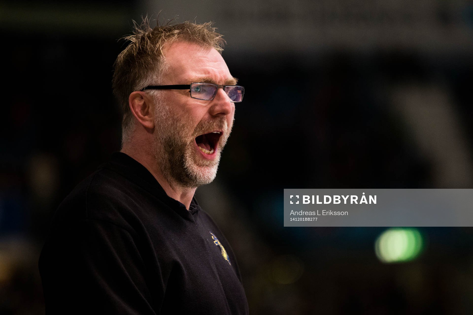 s tränare Peter Nordström reagerar