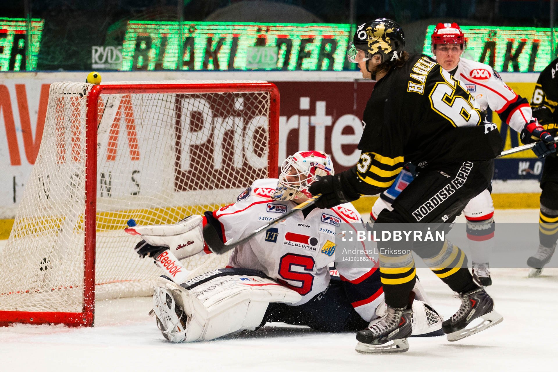 s Joakim Hagelin (h) gör 3-1 för AIK bakom Södertäljes