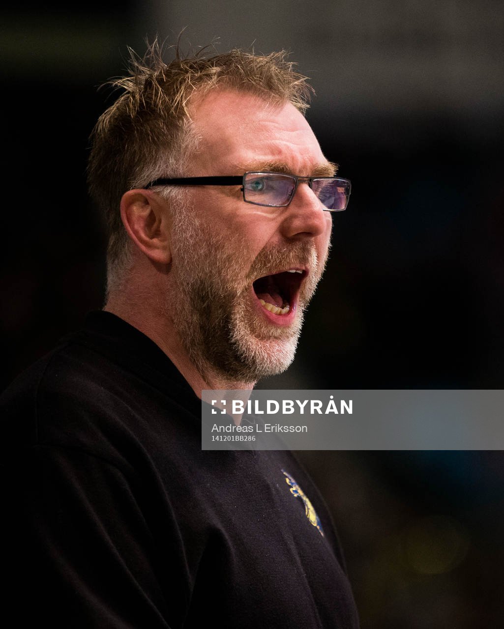 s tränare Peter Nordström reagerar