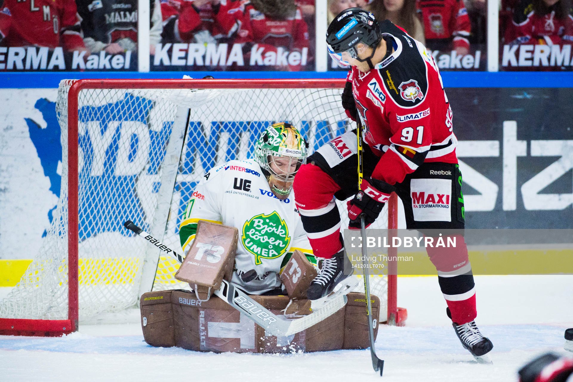 Malmö Redhawks Björn Svensson fastnar med skridskon på