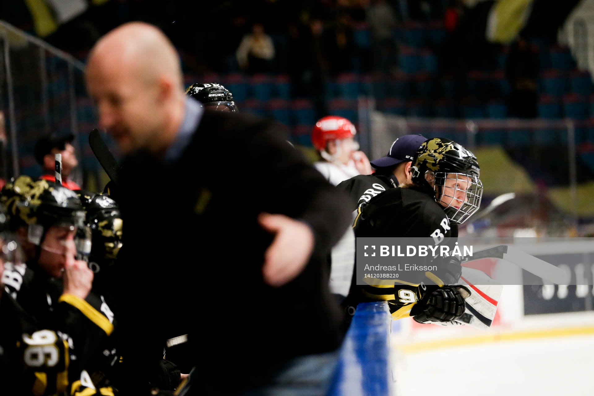 s assisterande tränare Michael Nylander oskarp i