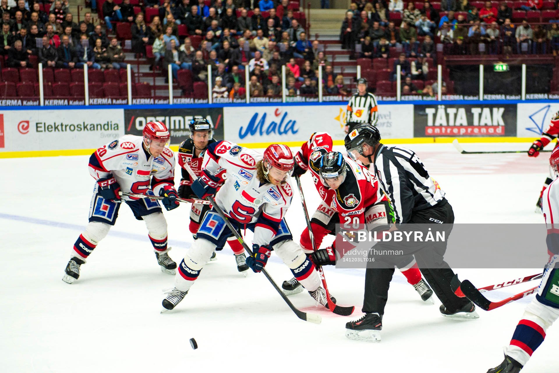 Södertäljes Erik Lindhagen och Malmö Redhawks Nils