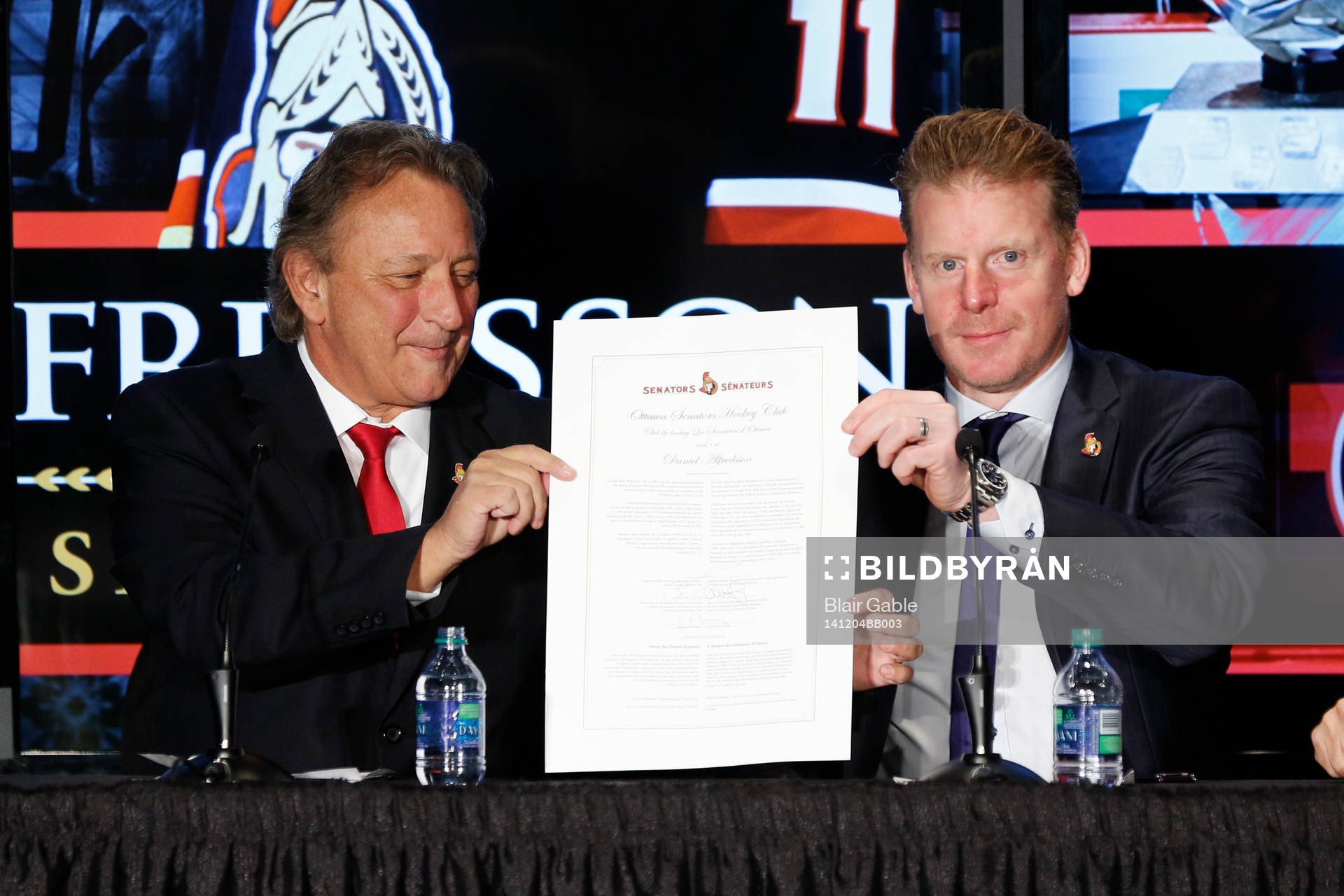 Daniel Alfredsson signerar ett endagkontrakt med Ottawa