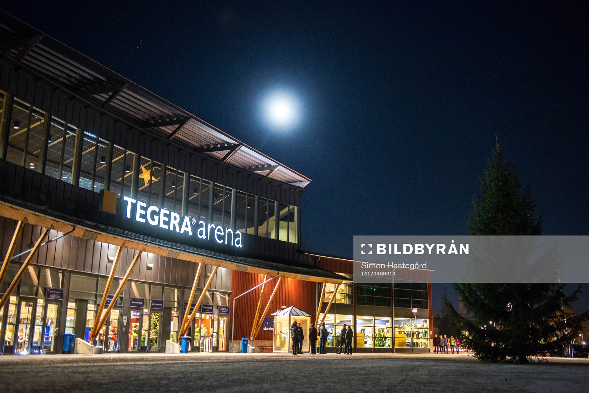 Utanför Tegera Arena före ishockeymatchen i SHL mellan
