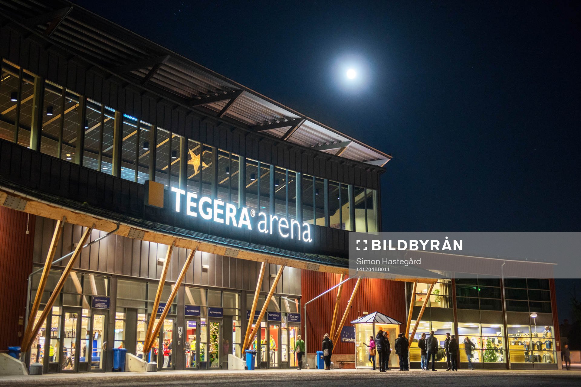 Utanför Tegera Arena före ishockeymatchen i SHL mellan