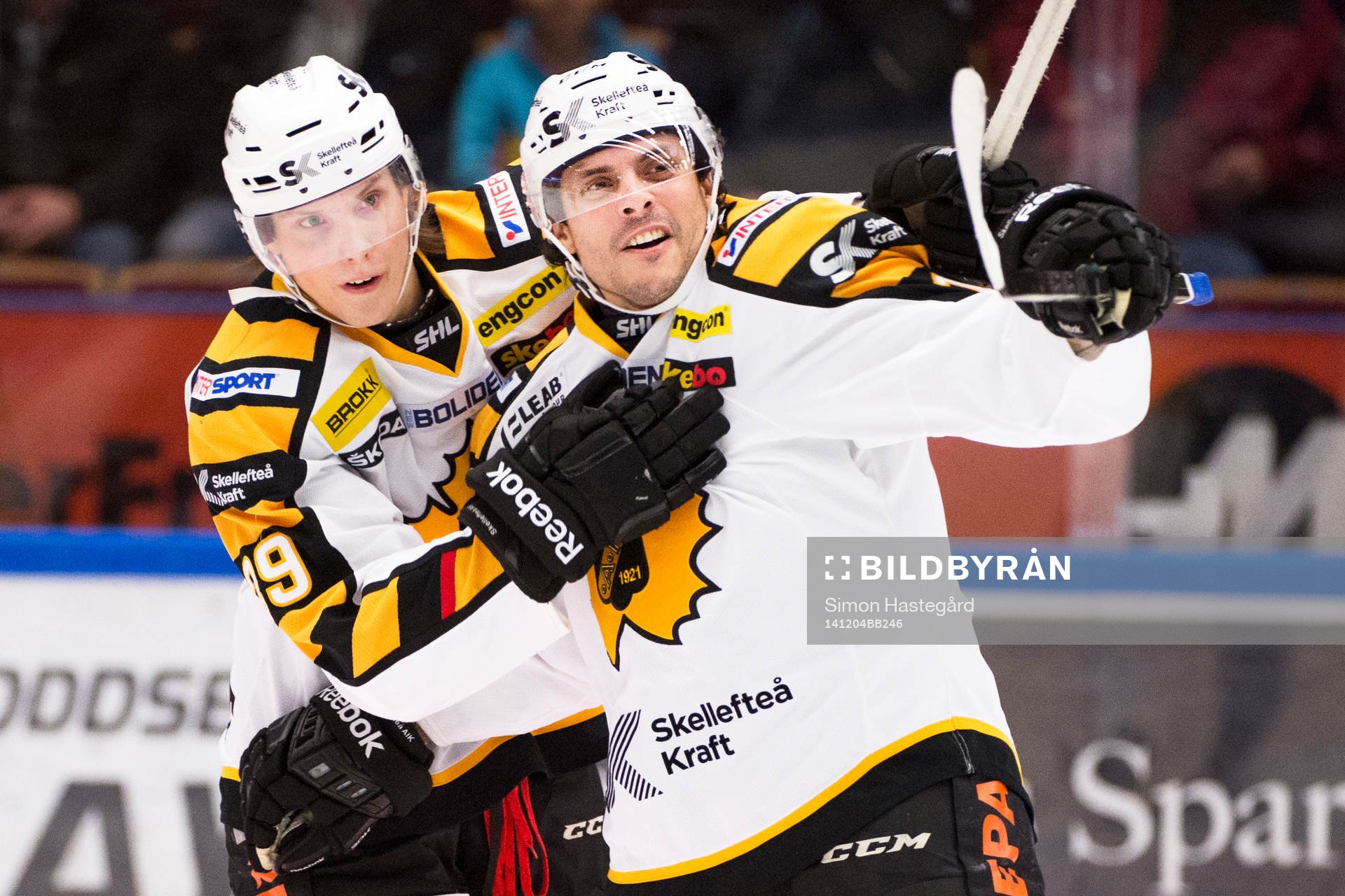 Skellefteås Oskar Sundqvist och Daniel Widing jublar