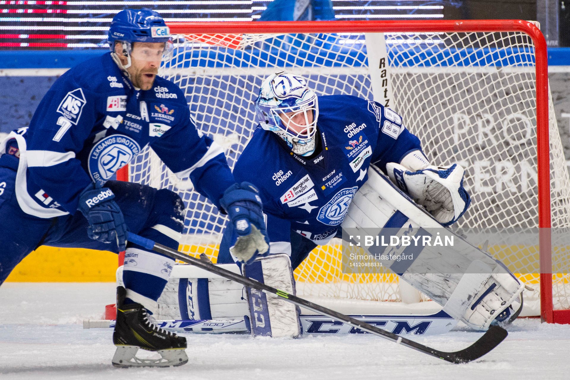 Leksands Johan Svedberg och Leksands målvakt Oscar