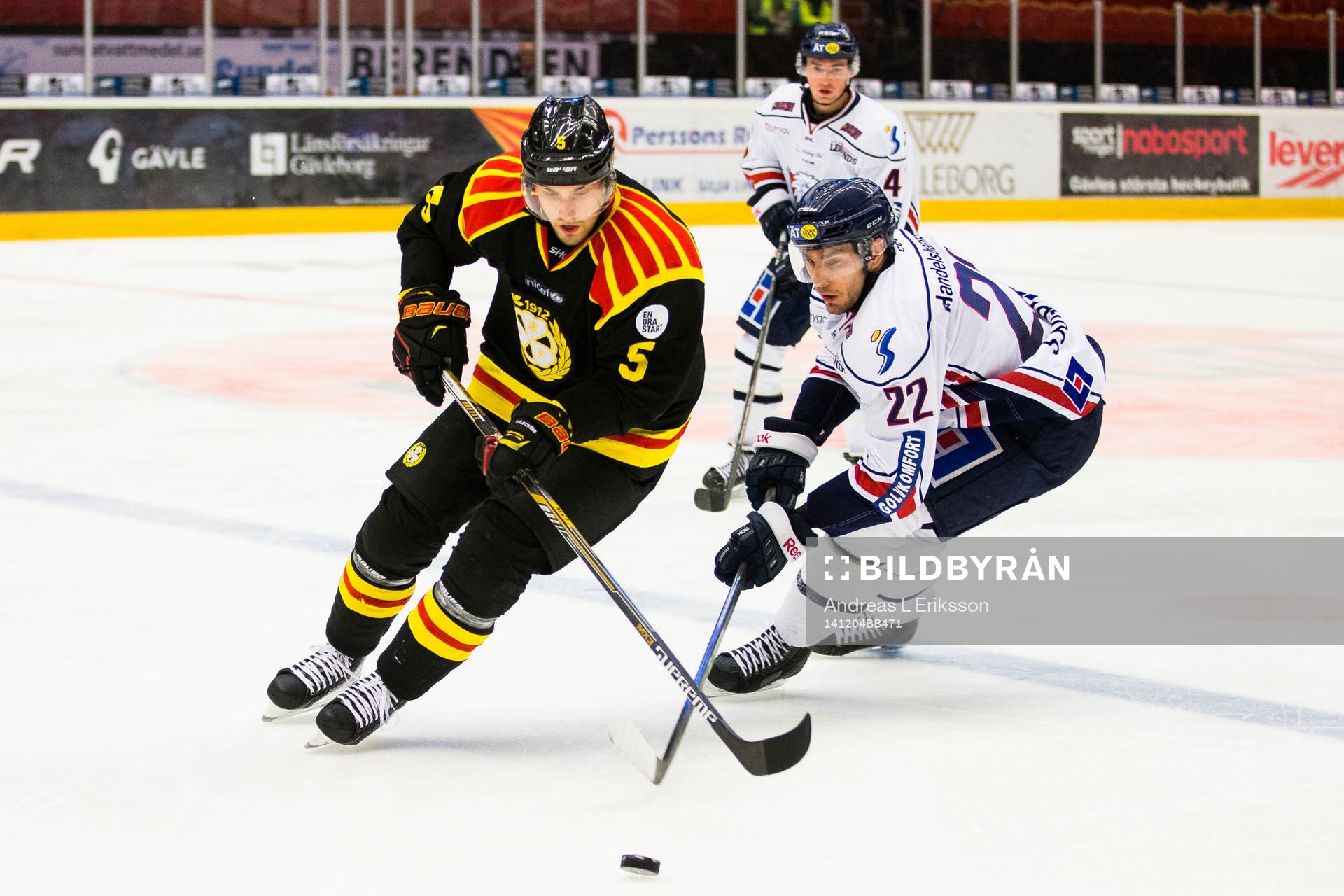 Brynäs Lukas Kilström och Linköpings Mattias Sjögren i