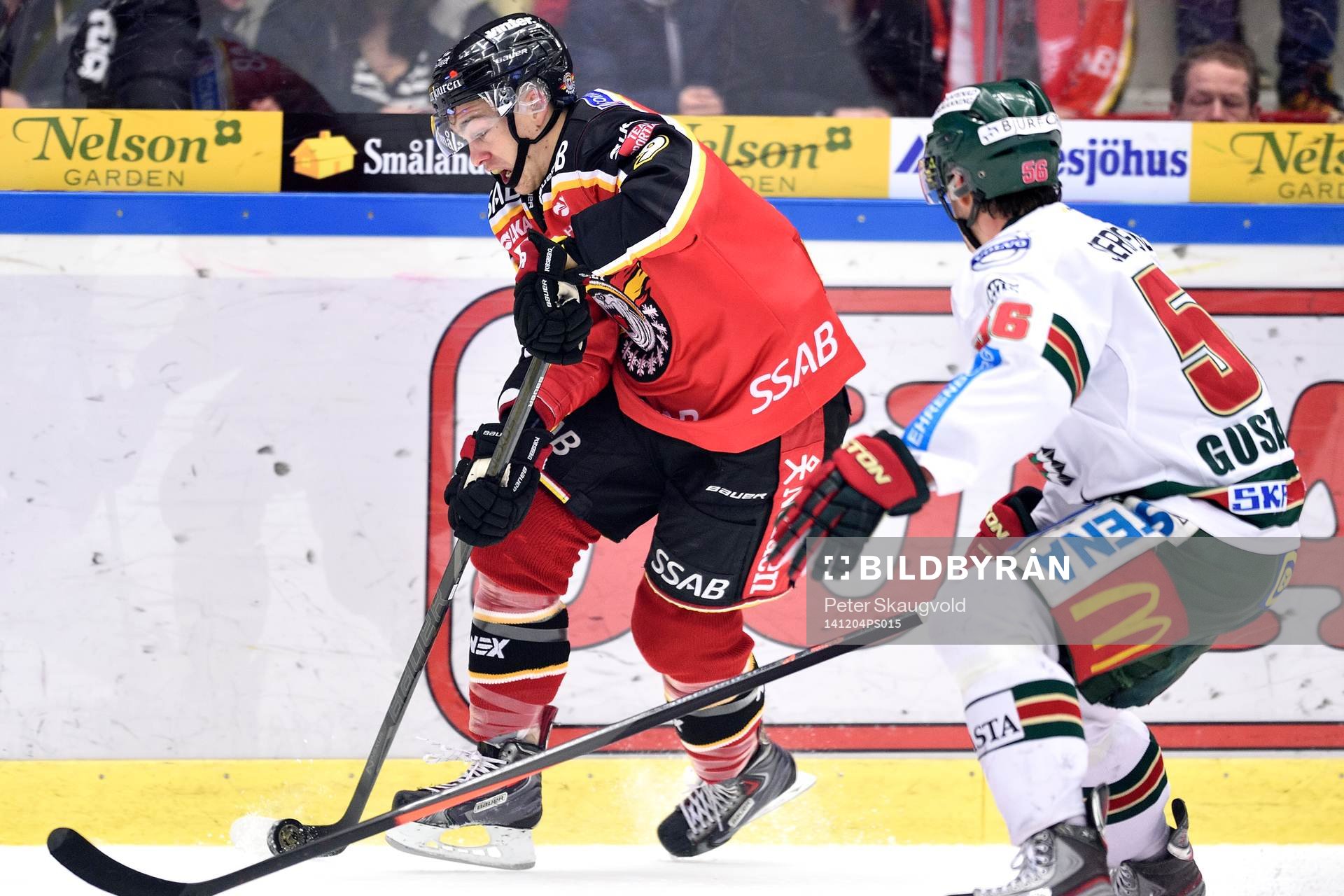 Luleås Johan Forsberg med pucken