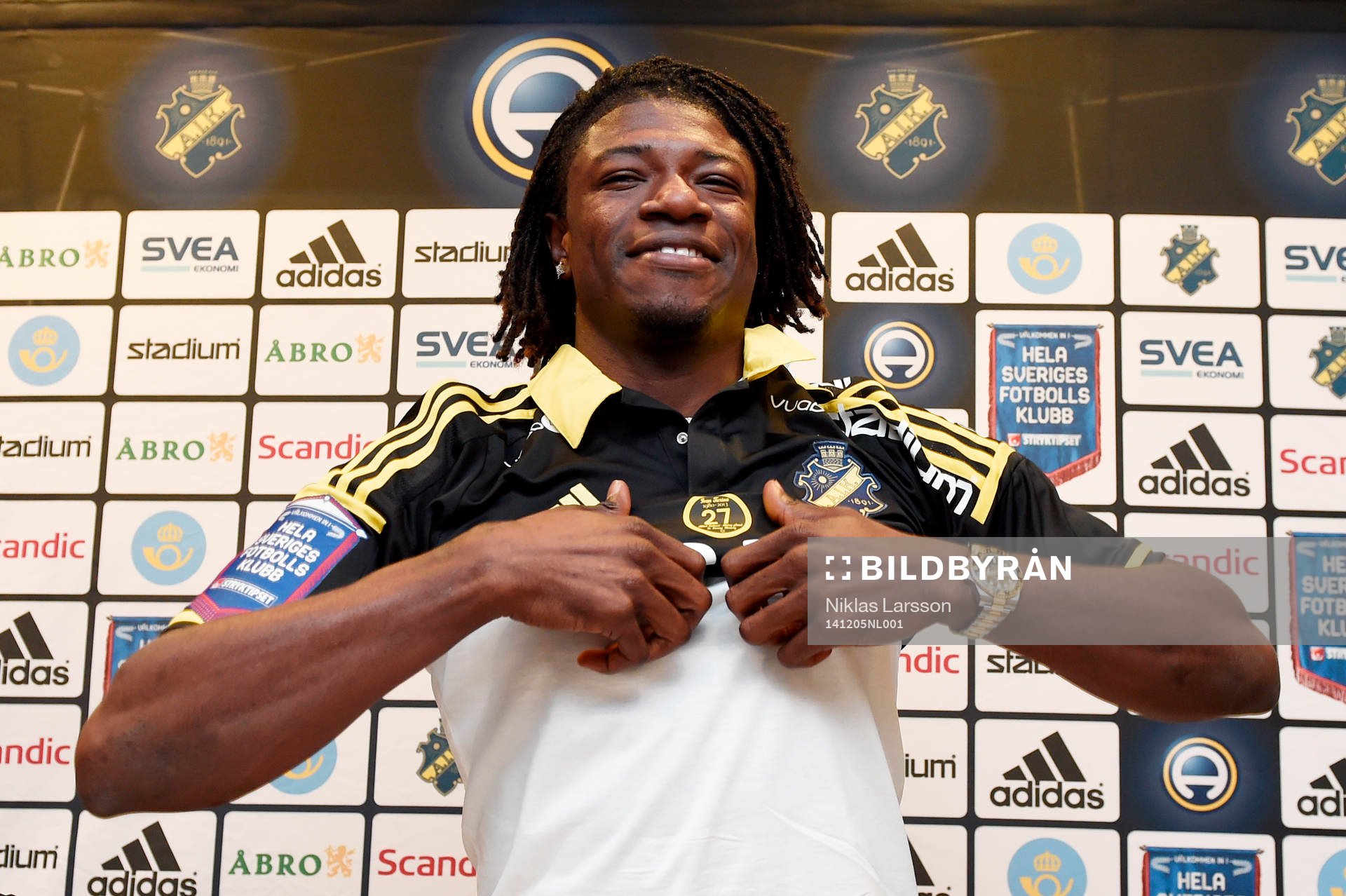 AIK presenterar nyförvärvet Mohamed Bangura på en