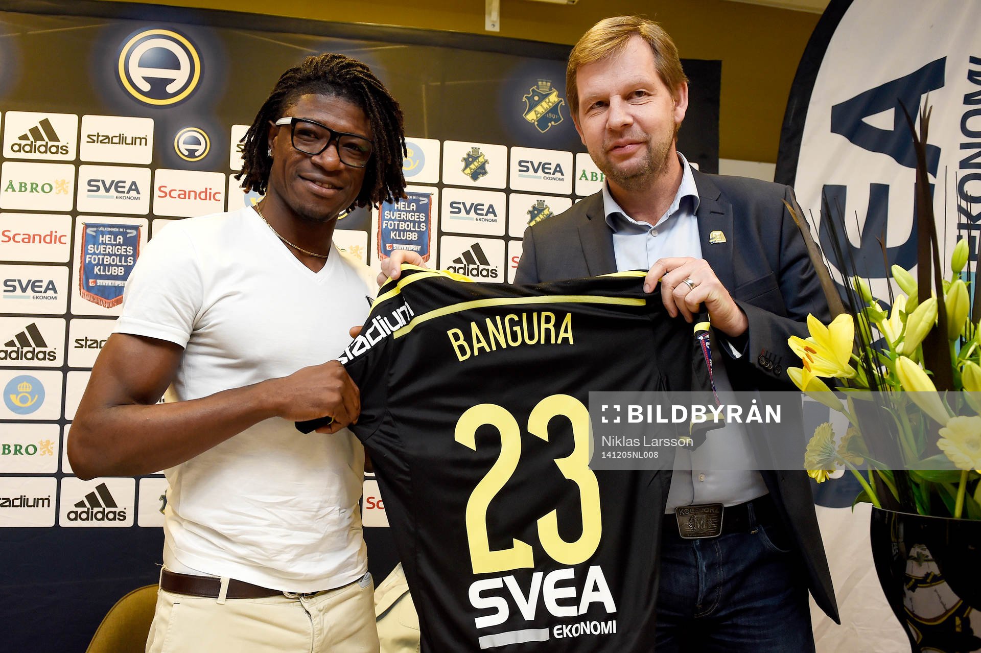 AIK's VD, Thomas Edselius presenterar AIK's nyförvärv