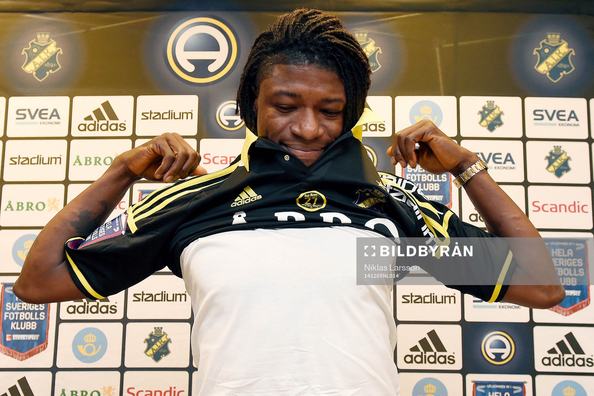 AIK presenterar nyförvärvet Mohamed Bangura på en