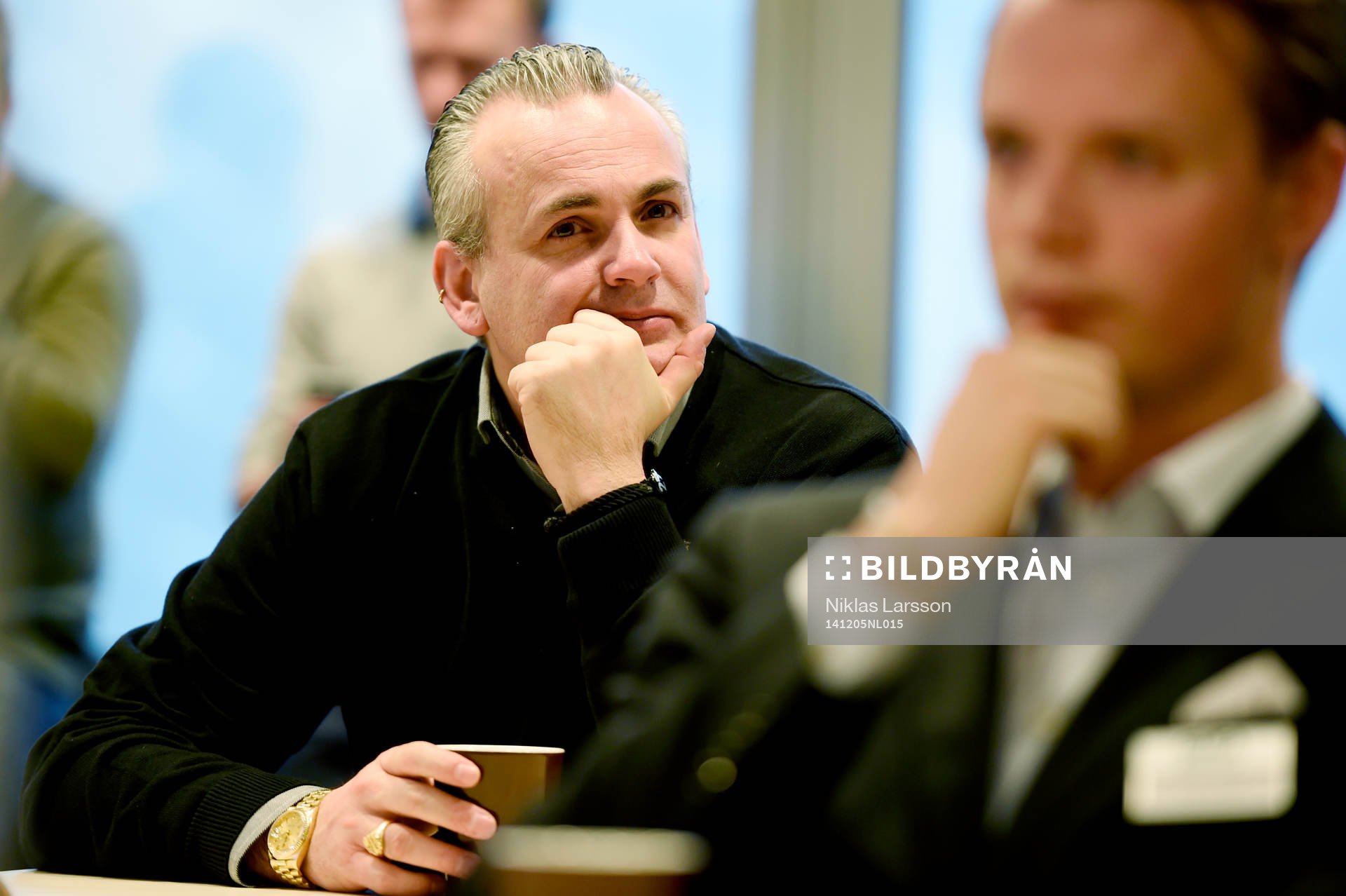 AIK's Johan Segui lyssnar på när AIK presenterar