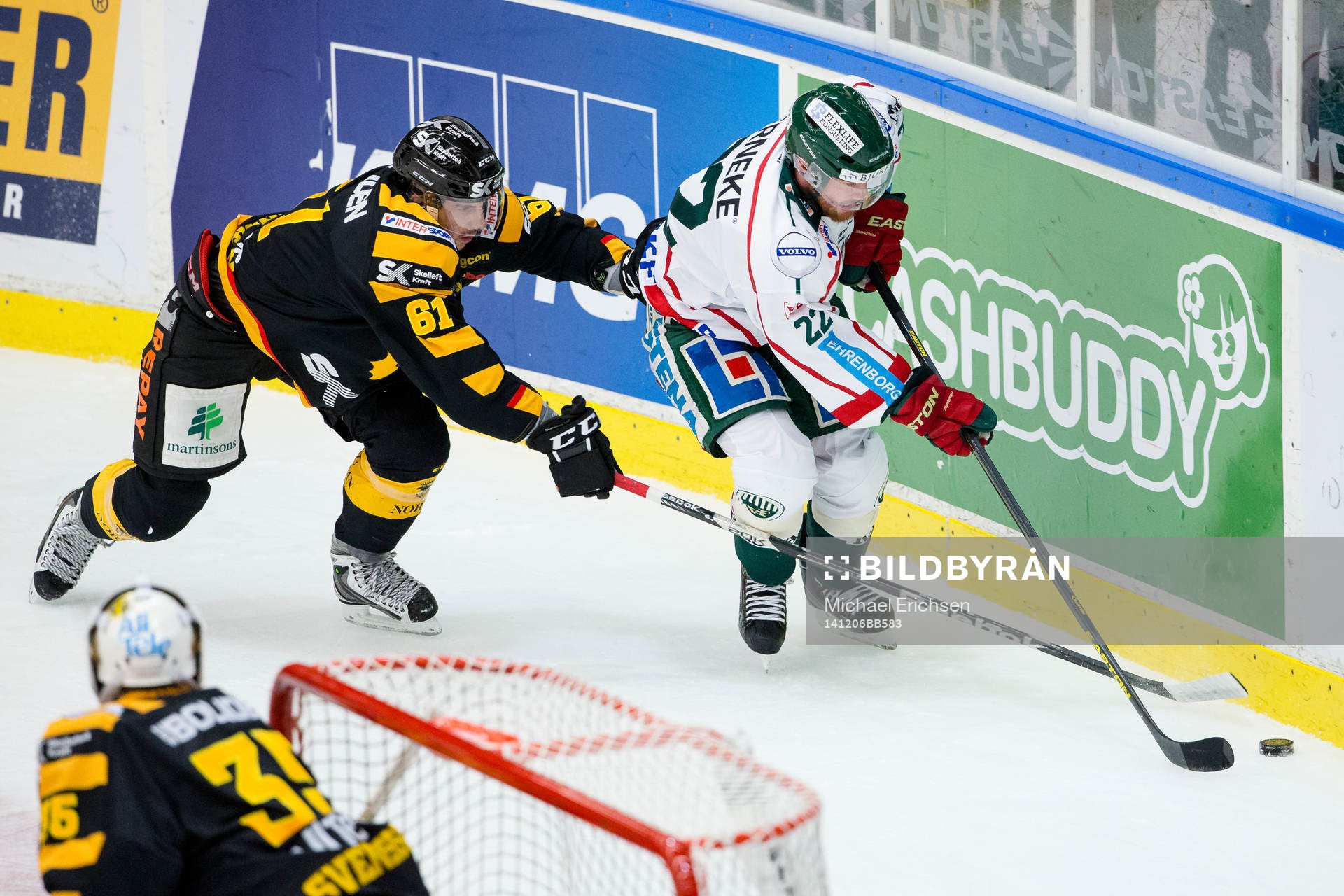Skellefteås Fredrik Lindgren jagar Frölundas Robin Figren