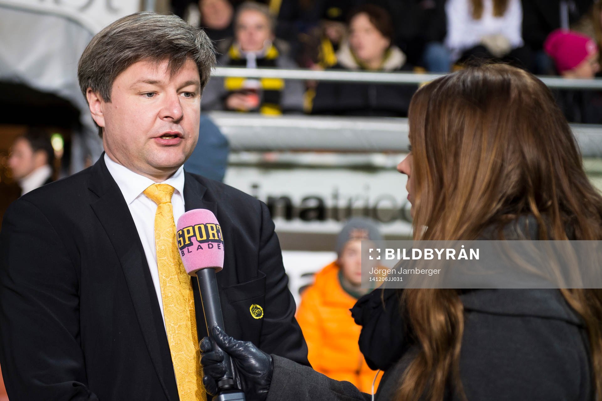 Elfsborgs ordförande Bo Johansson intervjuas under Hedra Klas Ingessons fotbollsturnering den 6 december 2014 i Borås.