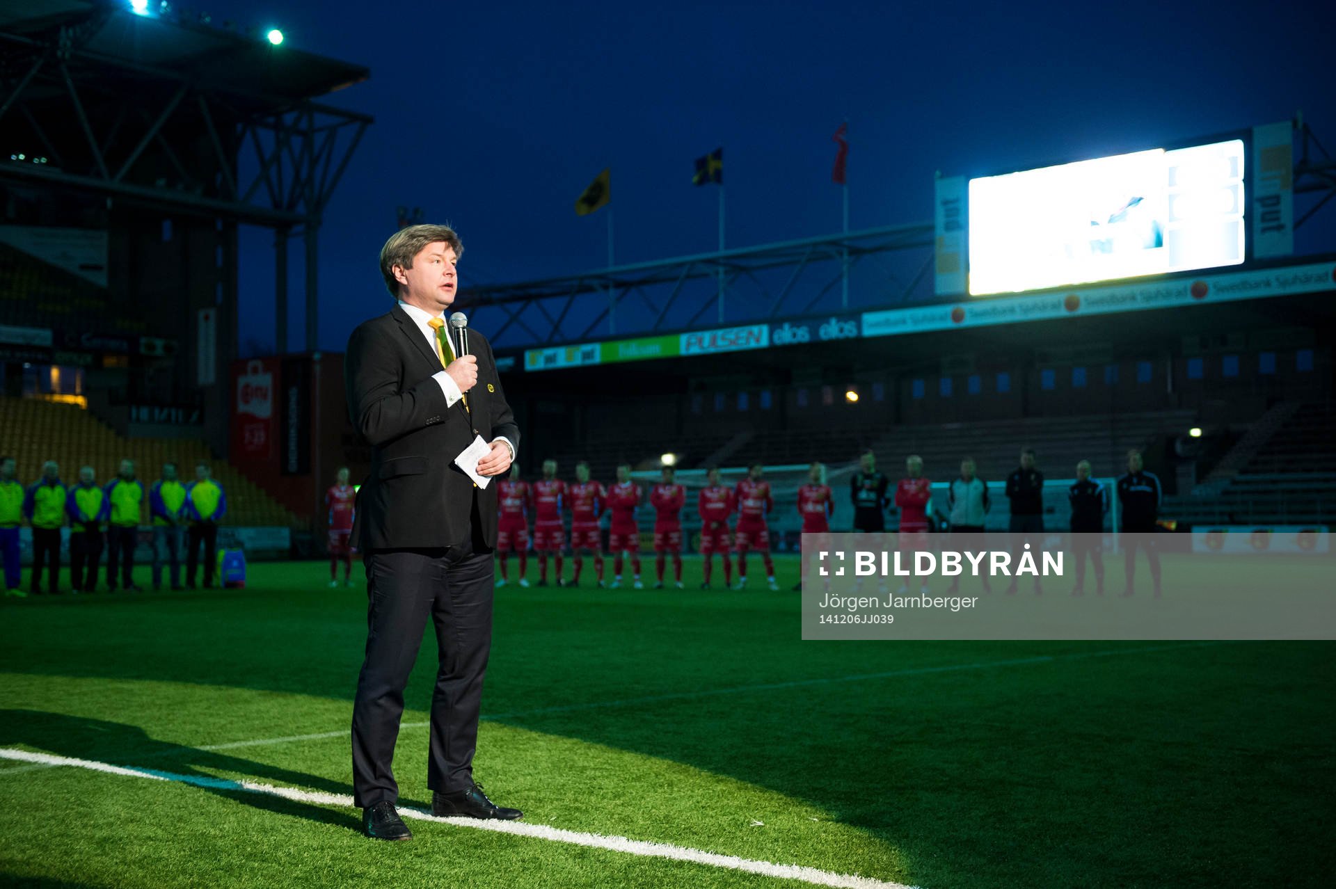 Elfsborgs ordförande Bo Johansson håller tal innan Hedra