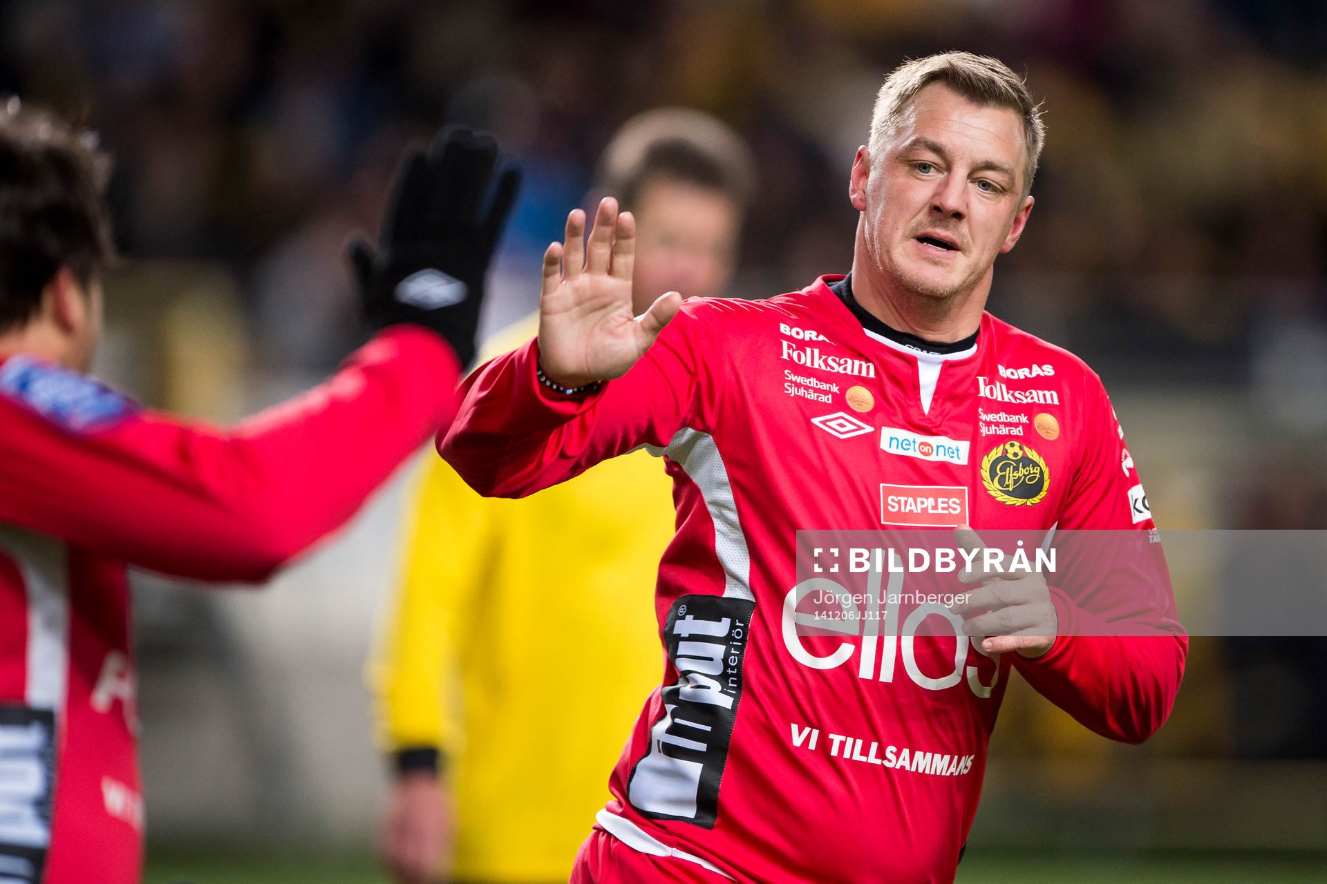 Elfsborgs Mathias Svensson jublar under Hedra Klas Ingessons fotbollsturnering den 6 december 2014 i Borås.