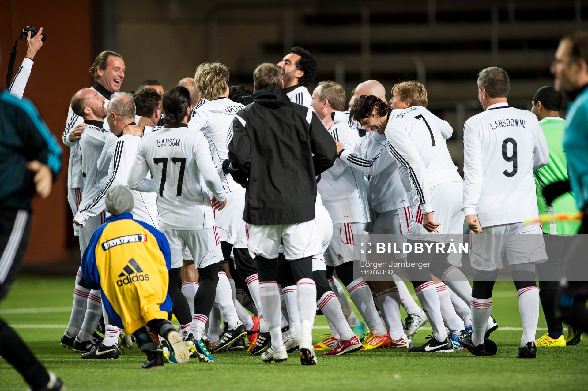 TV-lagets spelare jublar