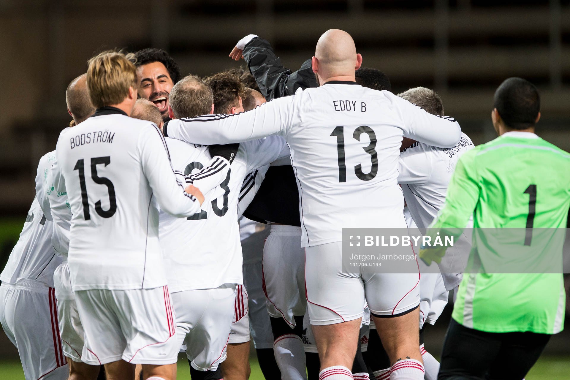 TV-lagets spelare jublar