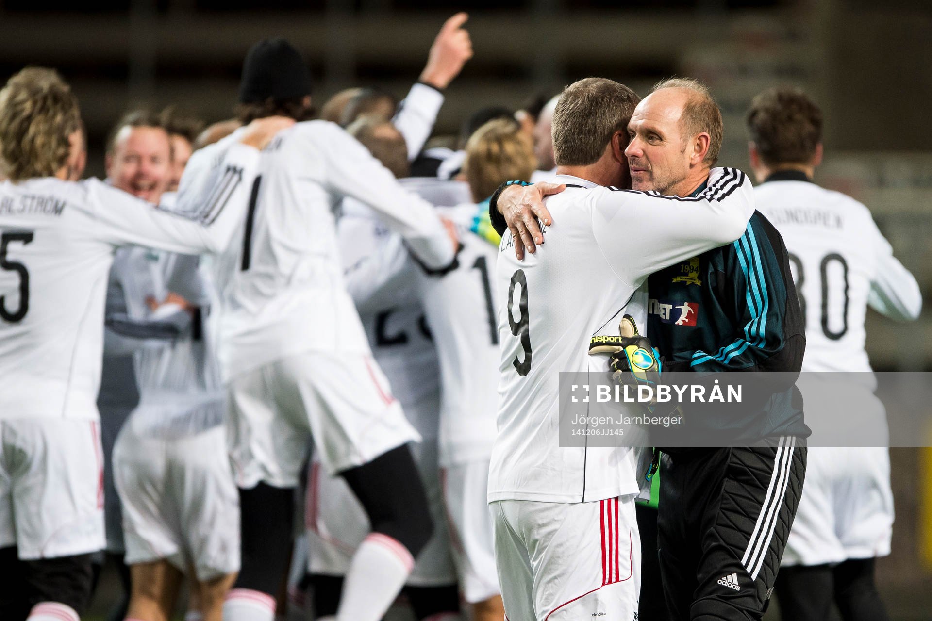TV-lagets spelare jublar