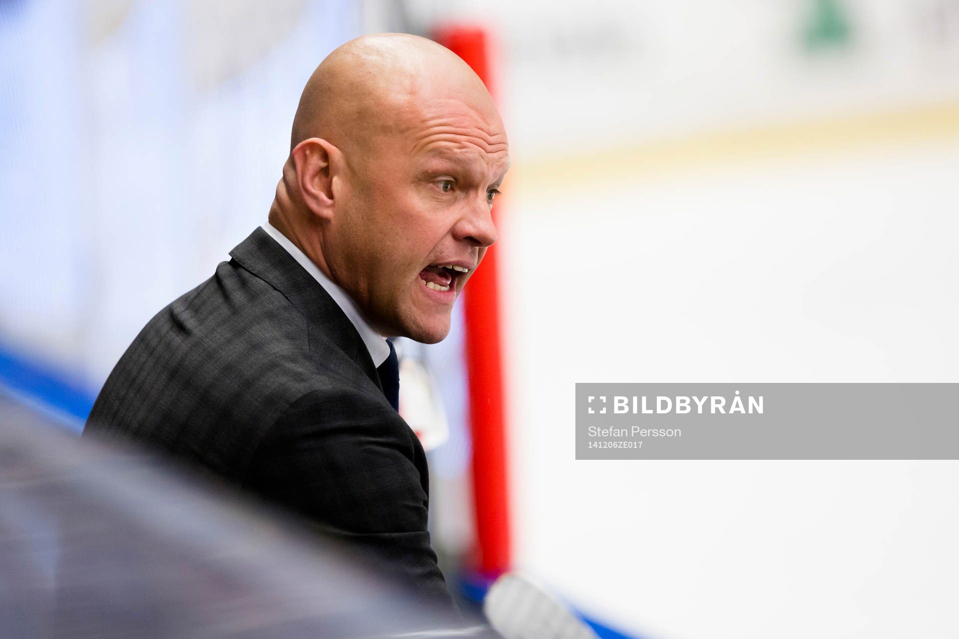 s tränare Andreas Johansson är arg på domarna