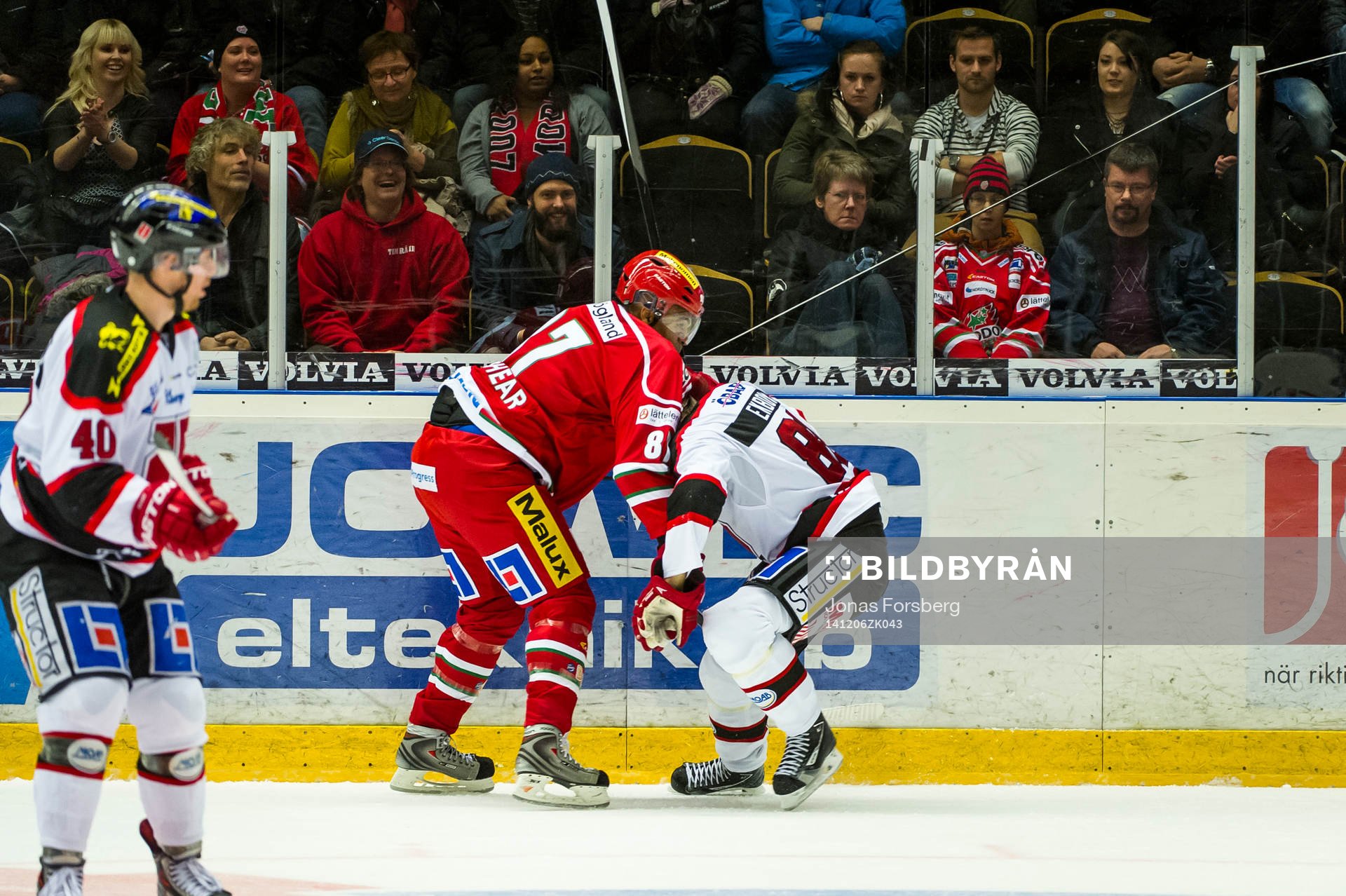 Modos Donald Brashear bråkar med Örebros Viktor Ekbom