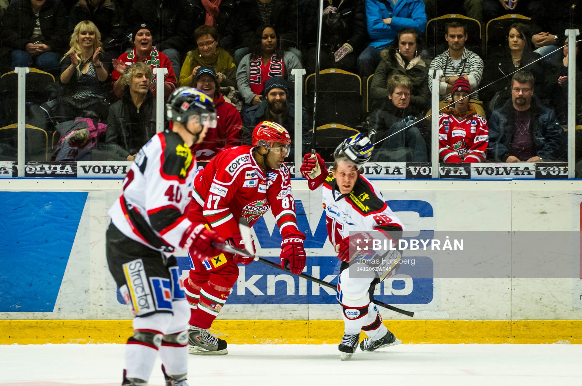 Modos Donald Brashear bråkar med Örebros Viktor Ekbom