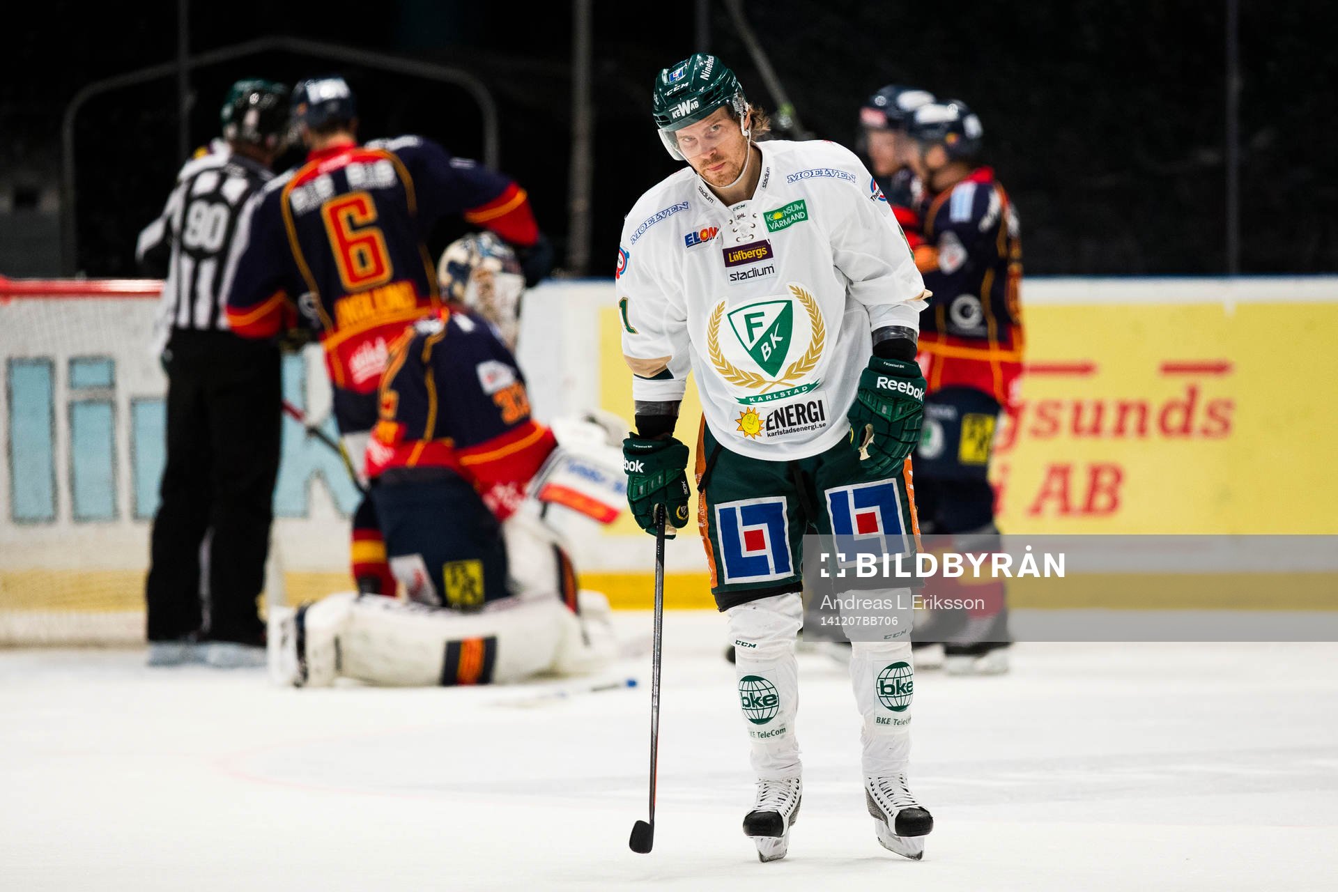 Färjestads Anssi Salmela ser deppig ut