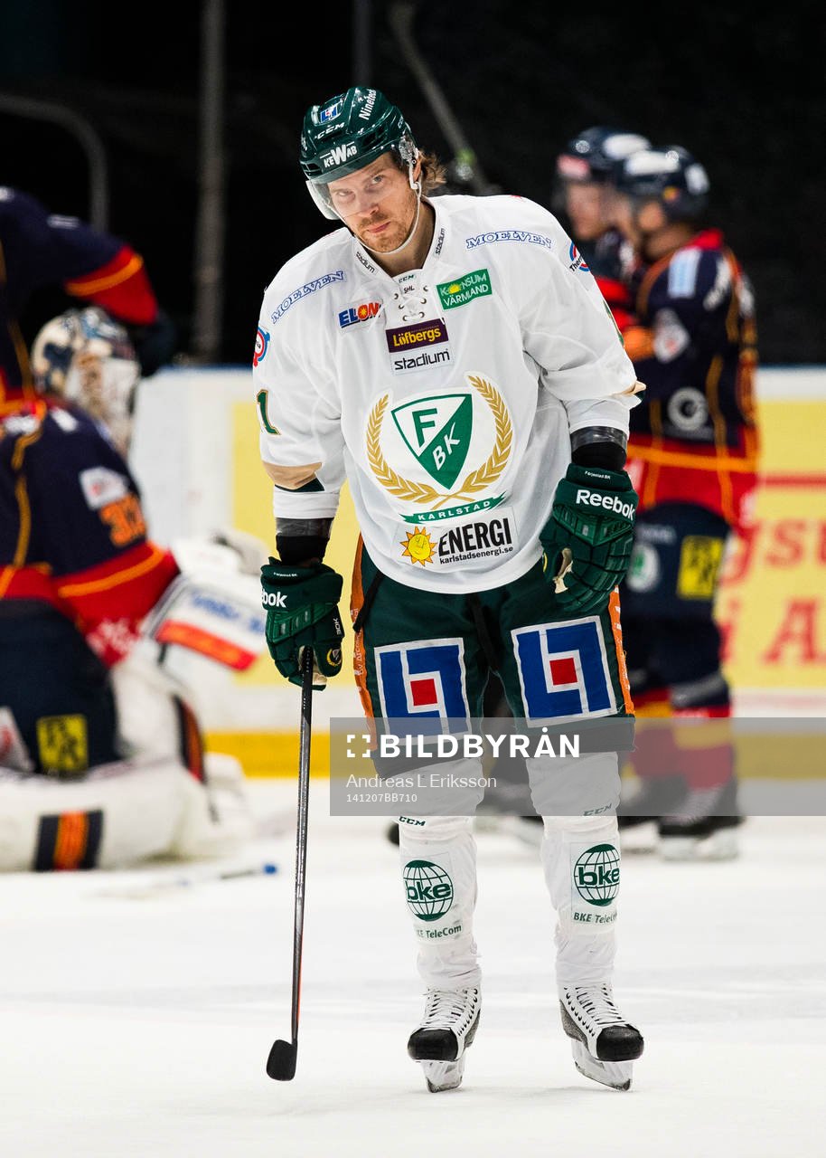 Färjestads Anssi Salmela ser deppig ut
