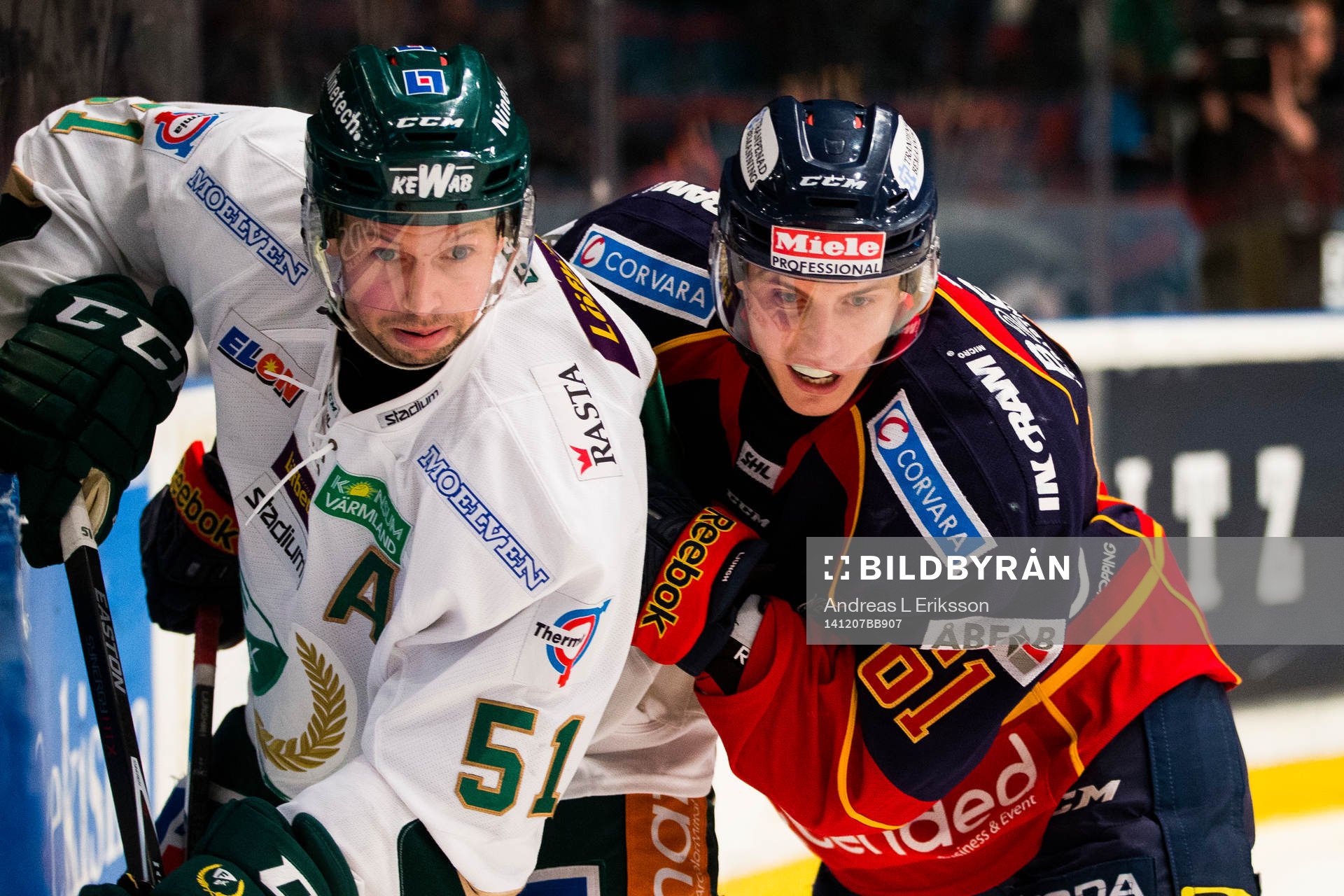 Färjestads Rickard Wallin och Djurgårdens Markus Ljungh i