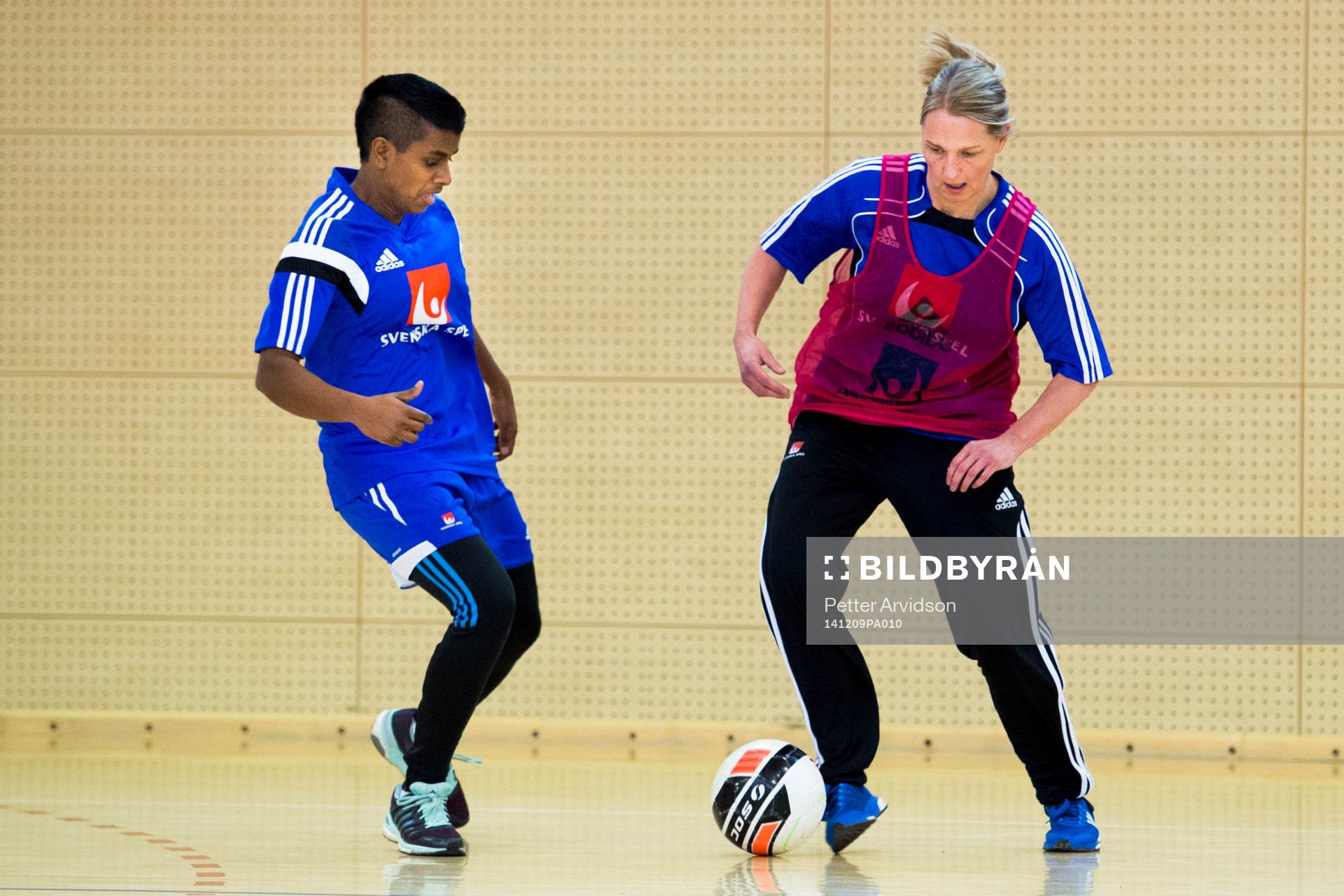 Sveriges Louise Sand och förbundskapten Helle Thomsen