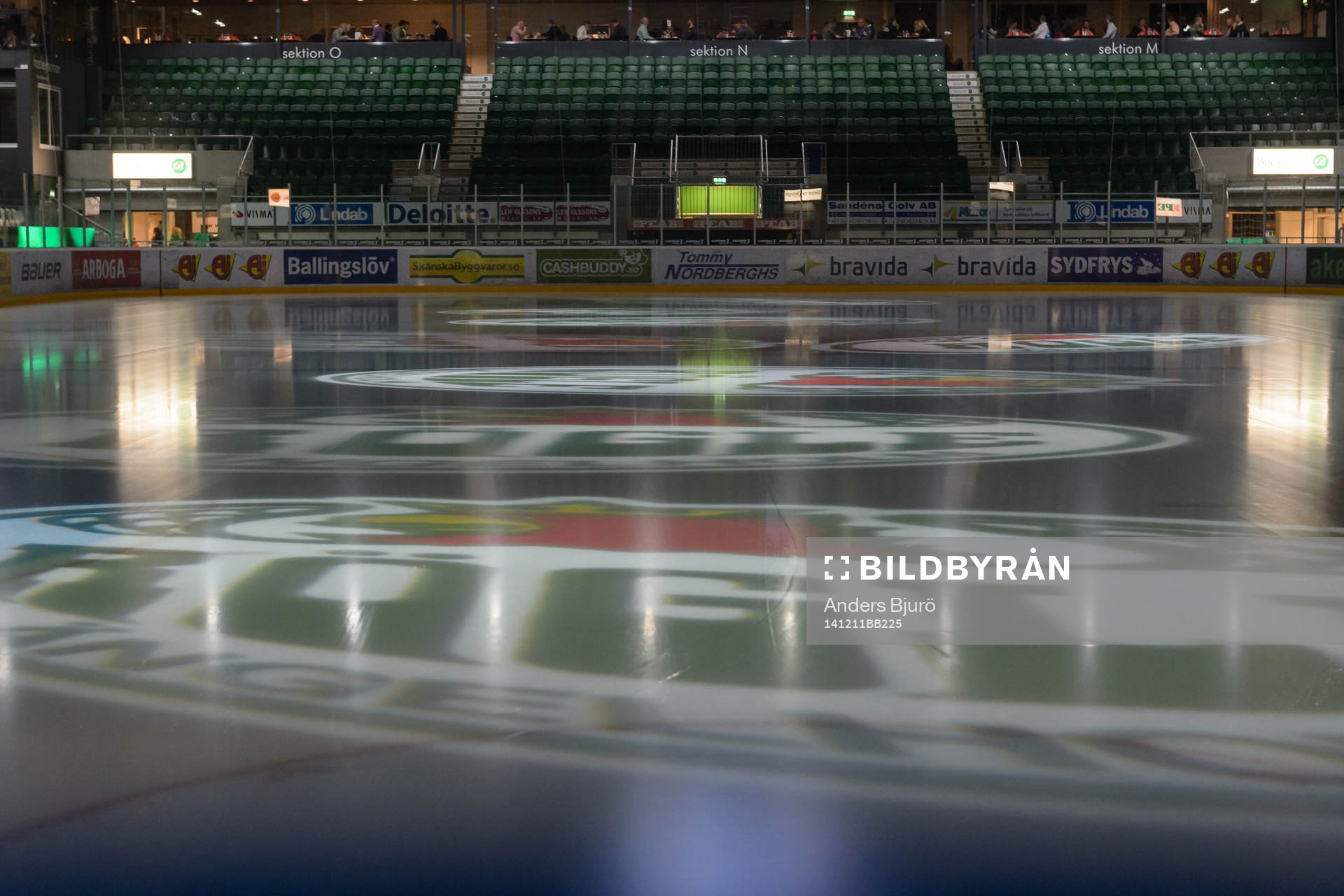 Vy över isen i Lindab Arena