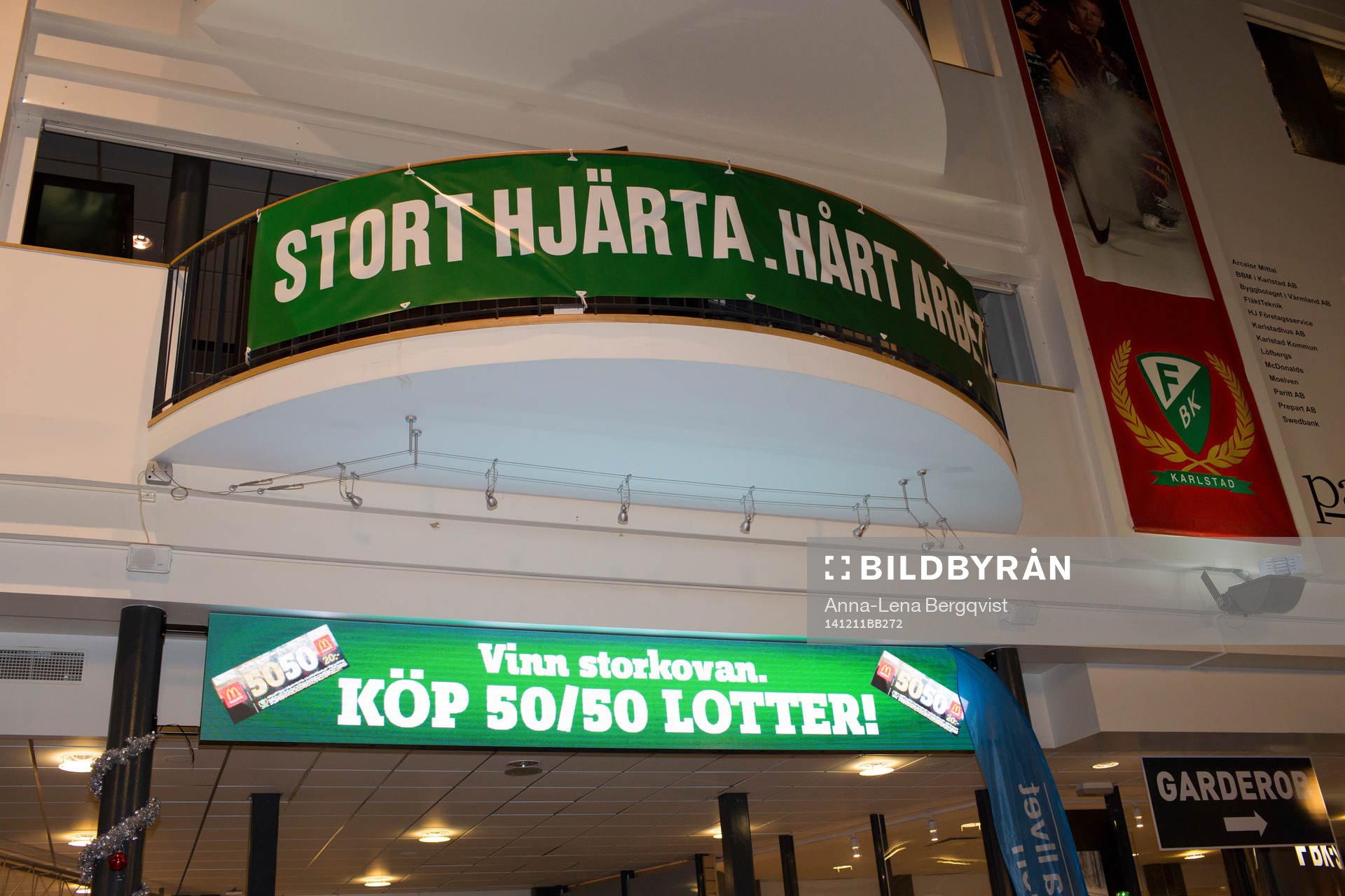Skylt med text Stort Hjärta Hårt arbete i entrén