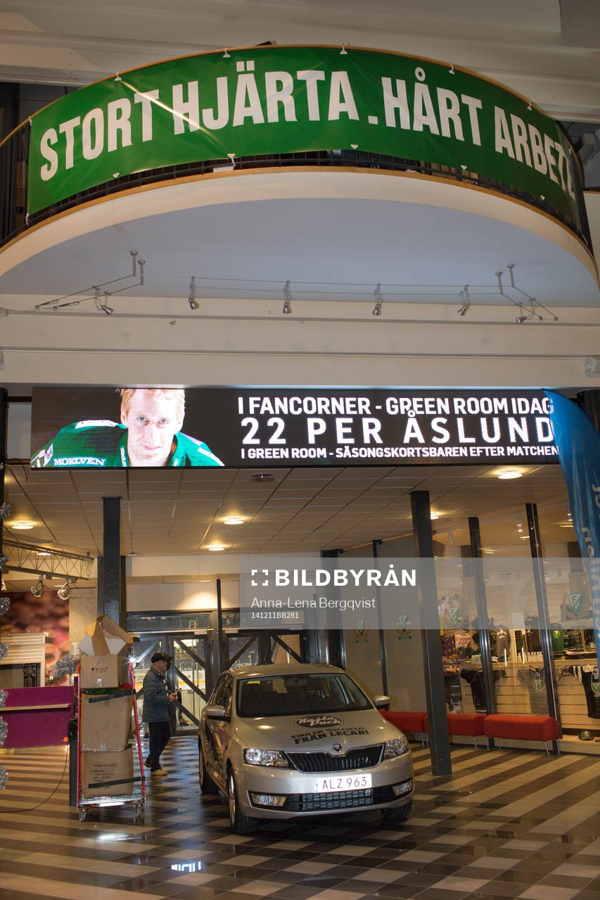 Skylt med text Stort Hjärta Hårt arbete samt bild på