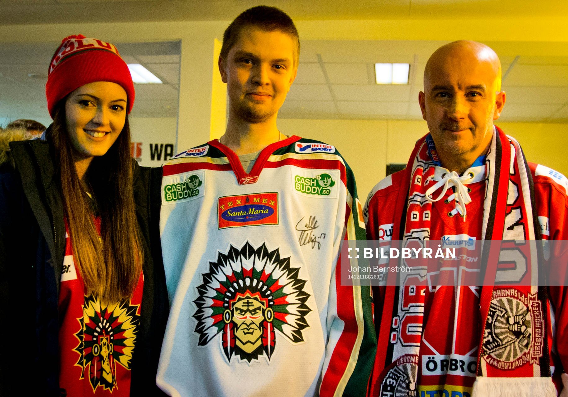 Frölunda och Örebro supportrar i baren innan