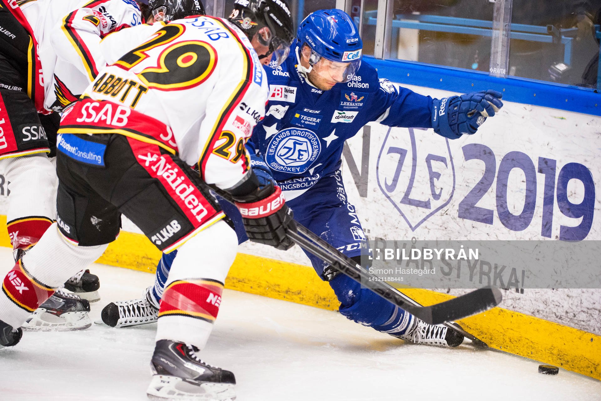 Leksands Fabian Brunnström i kamp om pucken