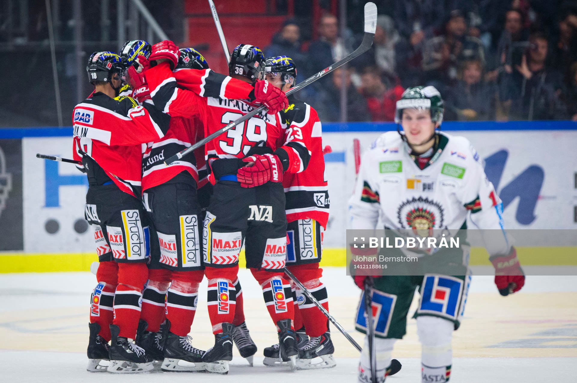 Örebros Ville Viitaluoma gör 4-3 och jublar med Örebros