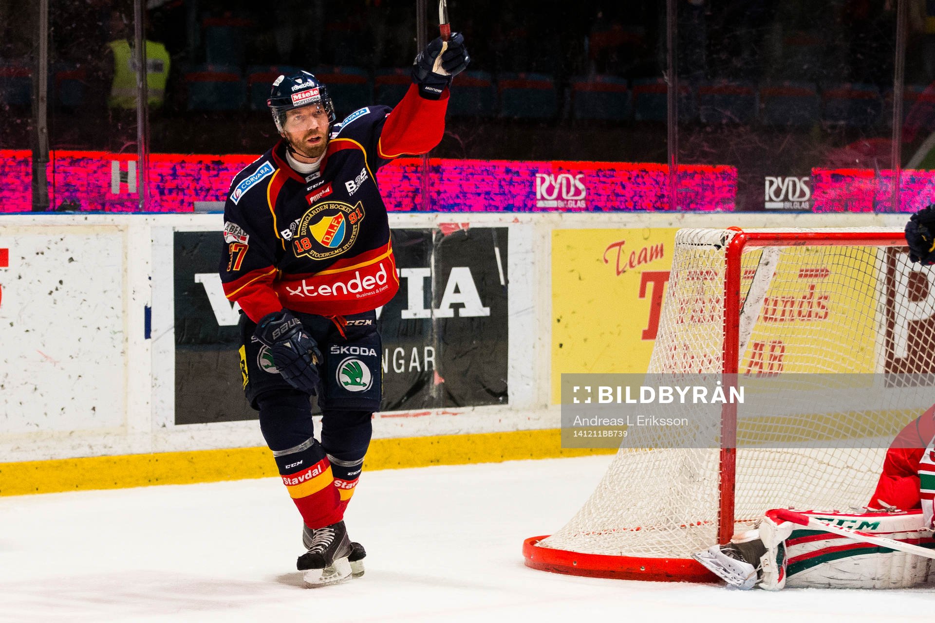Djurgårdens Mikael Samuelsson jublar