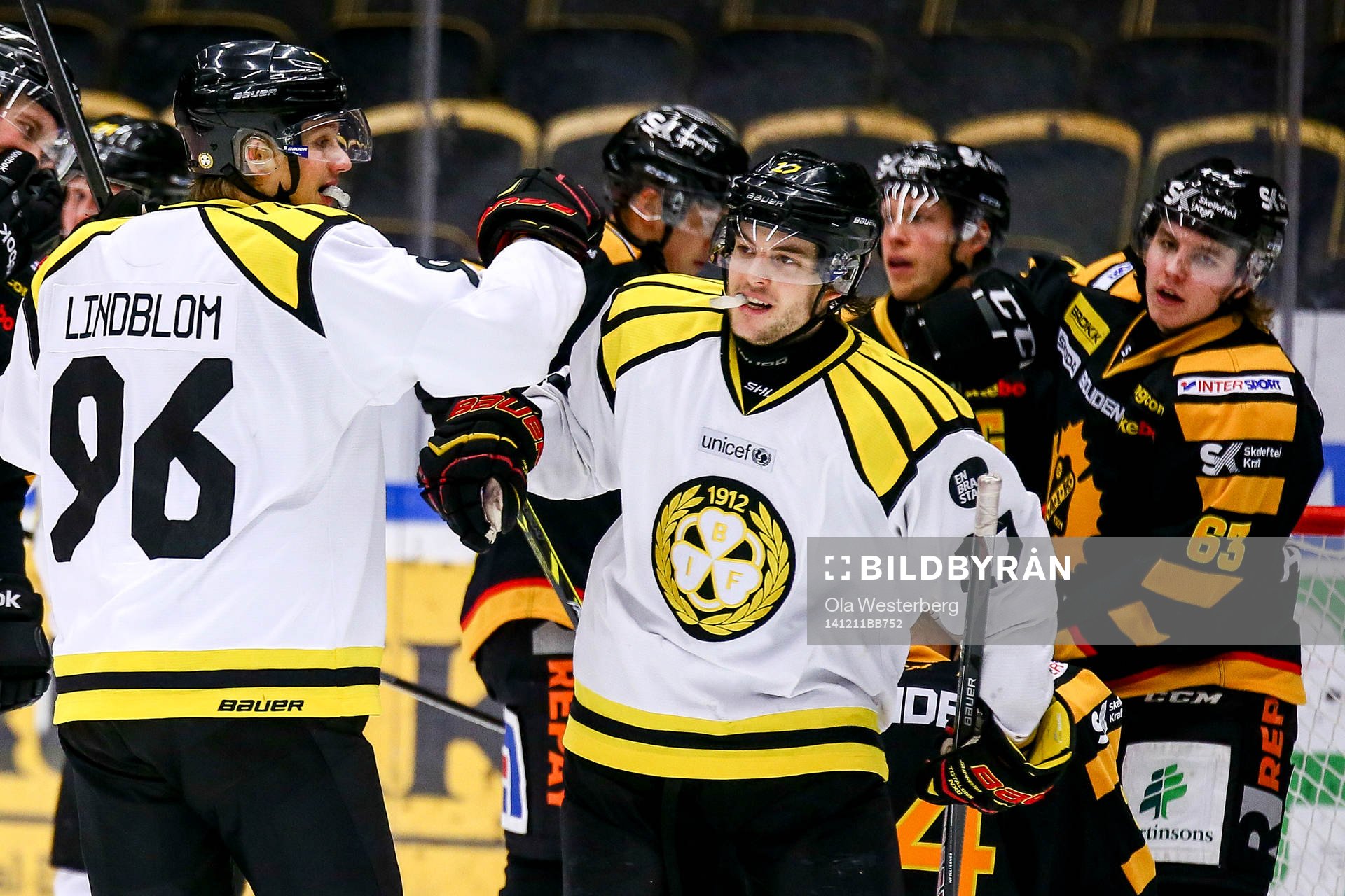Brynäs Oskar Lindblom och Pathrik Westerholm jublar