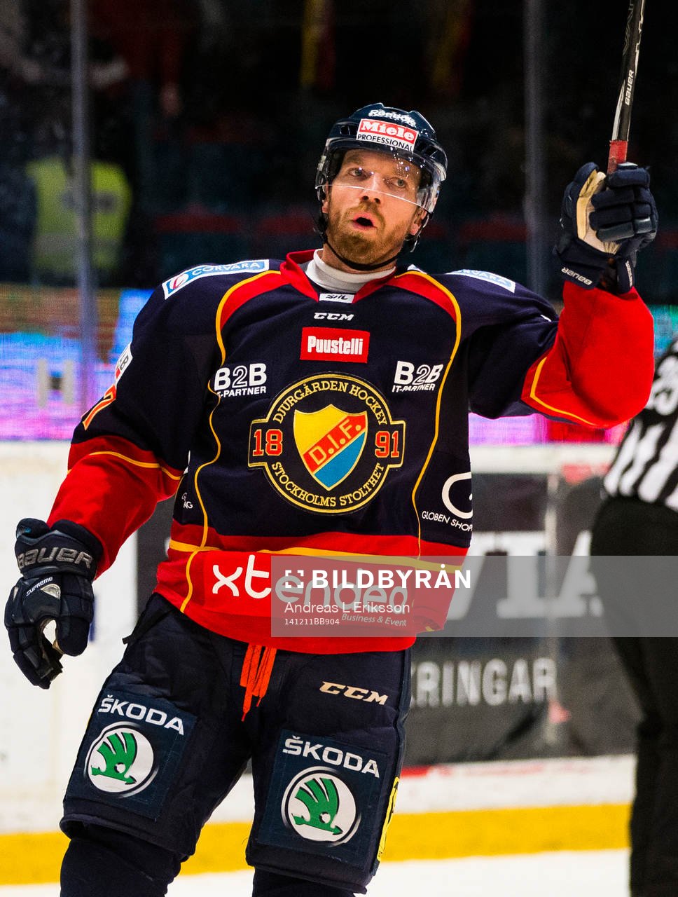 Djurgårdens Mikael Samuelsson jublar