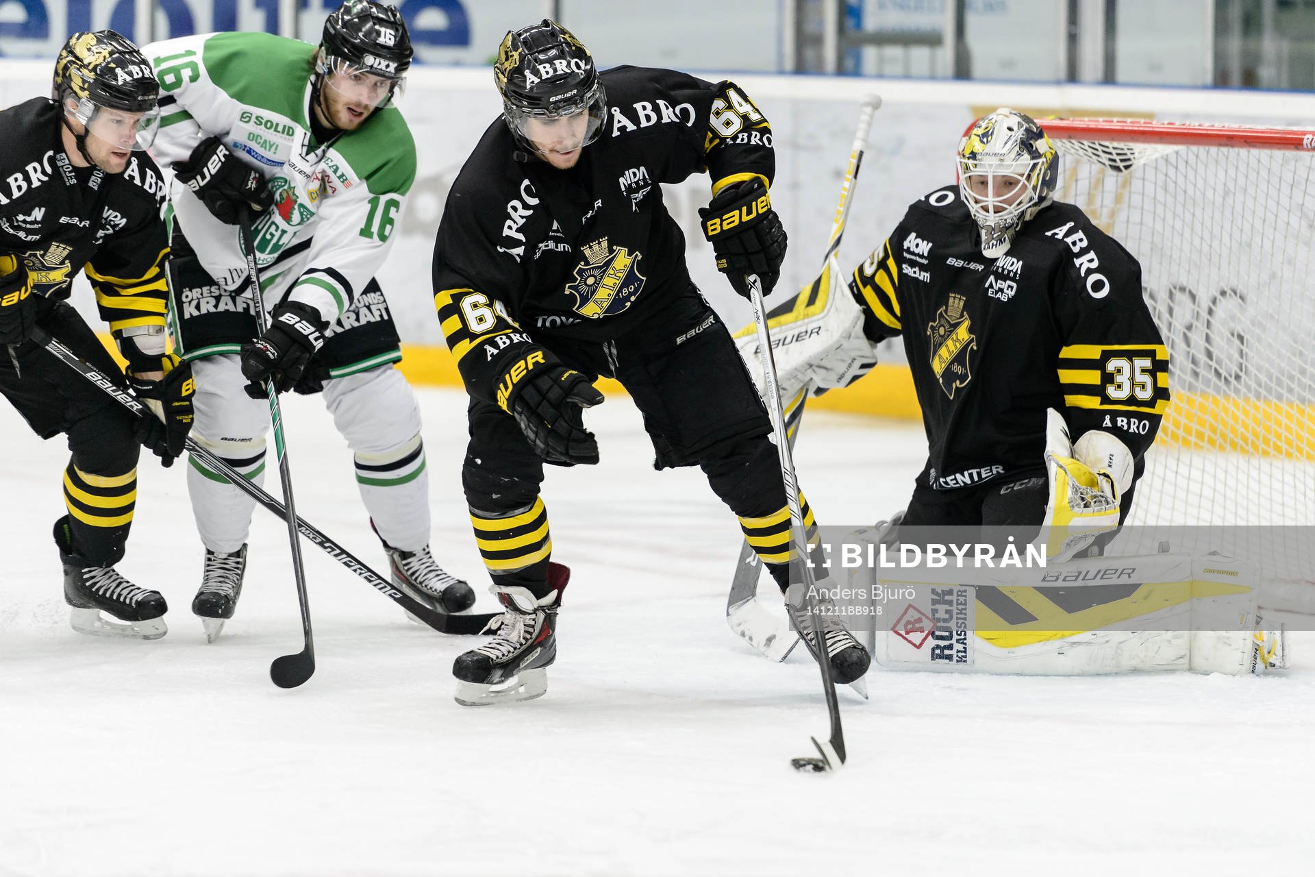 s Jordan Hendry, Rögles Christopher Liljewall  och AIK:s