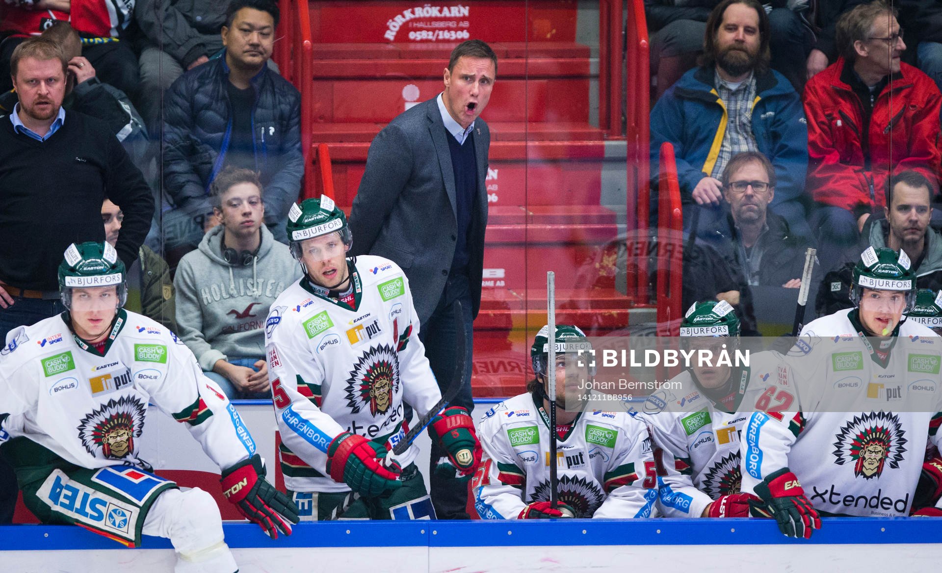 Frölundas tränare Roger Rönnberg är arg och deppar