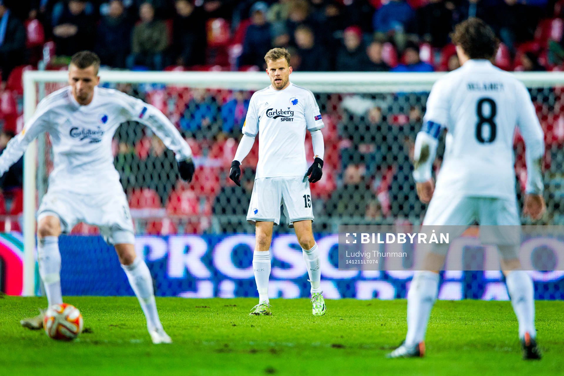 FC Köpenhamns Mikael Antonsson i mitten under fotbollsmatchen i Europa League mellan DC Köpenhamn och Torino den 11 december 2014 i Köpenhamn.